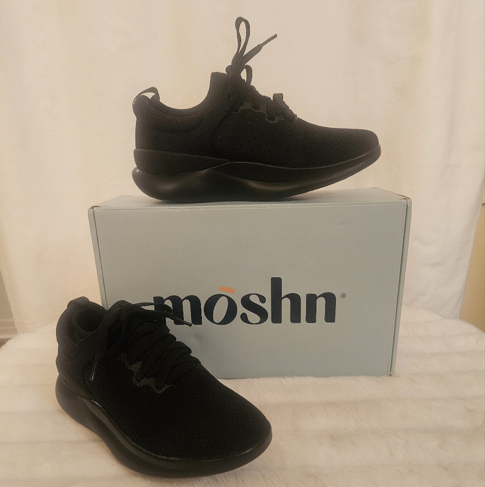 Mosh’n Rhythm Black Sneakers | Women’s 7.5 | Slip Resistant